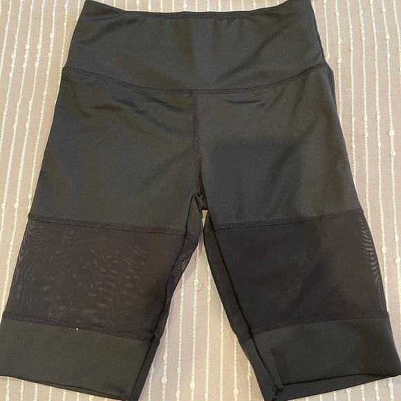 Mesh Panel Workout Set - Picture 2 of 5